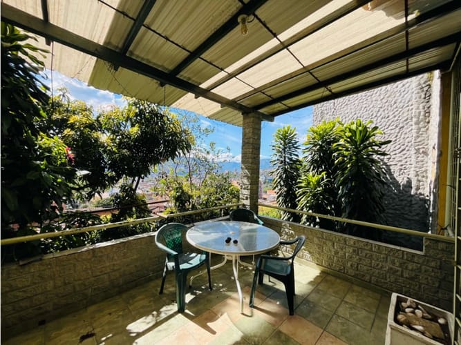 Casa de 3 alcobas en venta en Miraflores, Medellín, 190 m² · foto 3 de 15