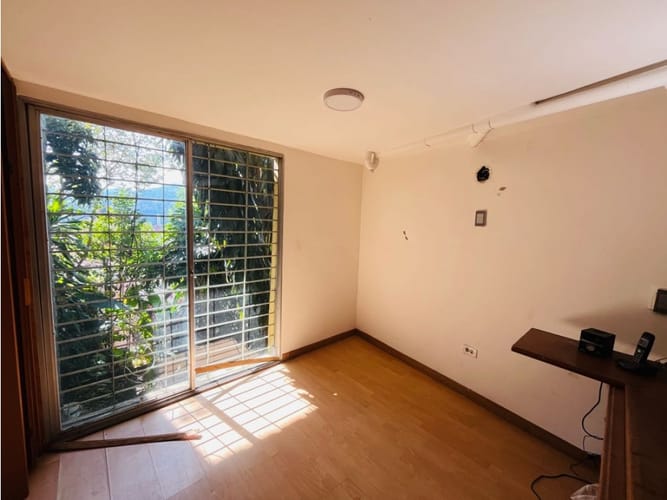 Casa de 3 alcobas en venta en Miraflores, Medellín, 190 m² · foto 9 de 15