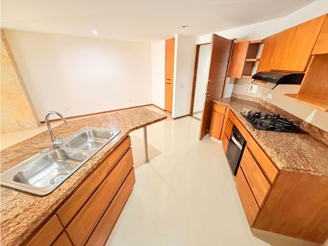 Apartamento de 2 alcobas en venta en Las Lomitas, Sabaneta, 111 m² · foto 2 de 24
