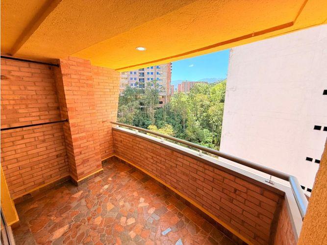 Apartamento de 2 alcobas en venta en Las Lomitas, Sabaneta, 111 m² · foto 3 de 24