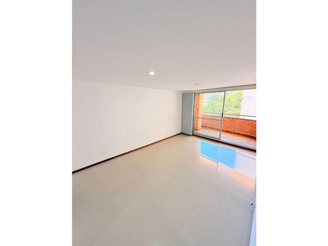 Apartamento de 2 alcobas en venta en Las Lomitas, Sabaneta, 111 m² · foto 6 de 24