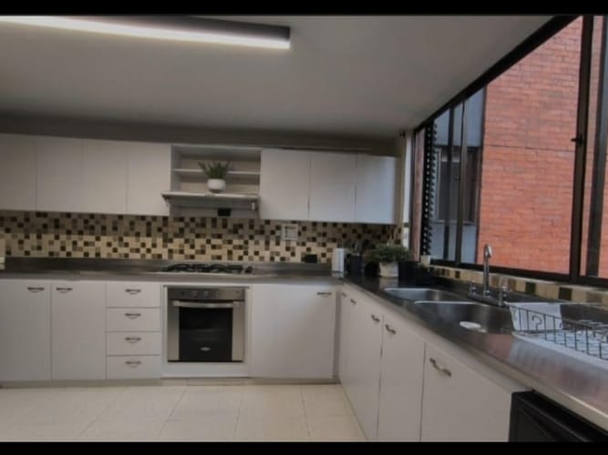Apartamento de 3 alcobas en venta en El Tesoro, Medellín, 140 m² · foto 2 de 24