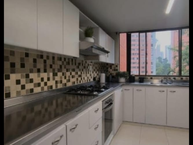 Apartamento de 3 alcobas en venta en El Tesoro, Medellín, 140 m² · foto 3 de 24