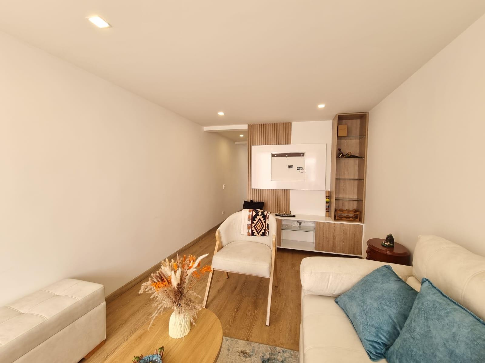 Casa en venta en Villas De Granada, Bogotá · foto 2 de 24
