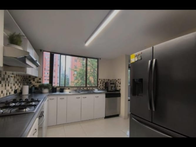 Apartamento de 3 alcobas en venta en El Tesoro, Medellín, 140 m² · foto 14 de 24