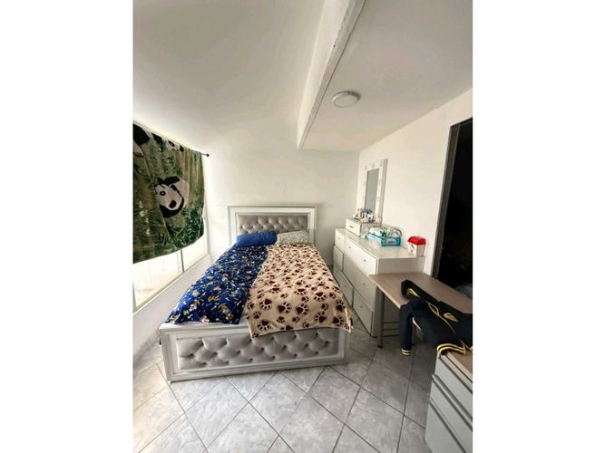 Casa de 4 alcobas en venta en La América, Medellín, 702 m² · foto 3 de 24
