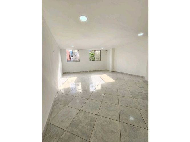 Casa de 4 alcobas en venta en La América, Medellín, 702 m² · foto 13 de 24