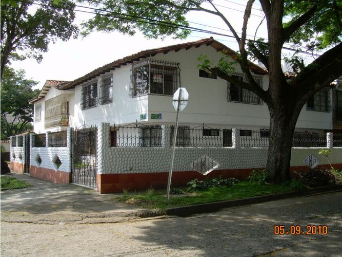 Casa de 5 alcobas en venta en La Flora, Cali, 480 m² · foto 1 de 24