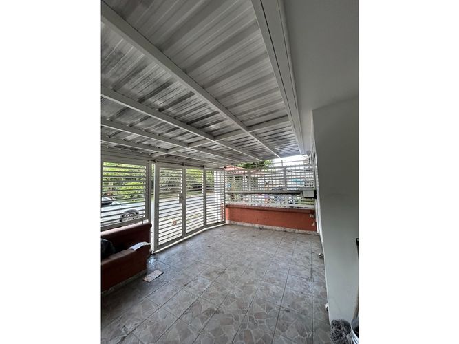 Casa de 5 alcobas en venta en Caney, Cali, 320 m² · foto 2 de 11