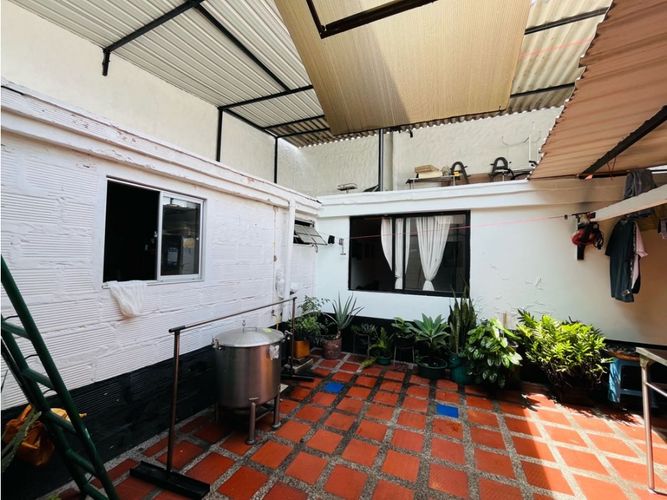 Casa de 4 alcobas en venta en La Milagrosa, Medellín, 140 m² · foto 2 de 16
