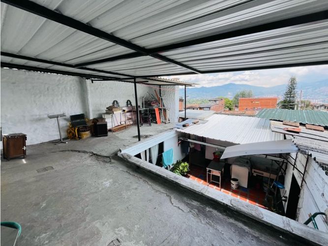 Casa de 4 alcobas en venta en La Milagrosa, Medellín, 140 m² · foto 9 de 16