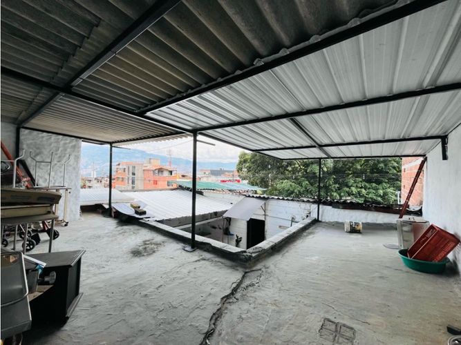 Casa de 4 alcobas en venta en La Milagrosa, Medellín, 140 m² · foto 10 de 16