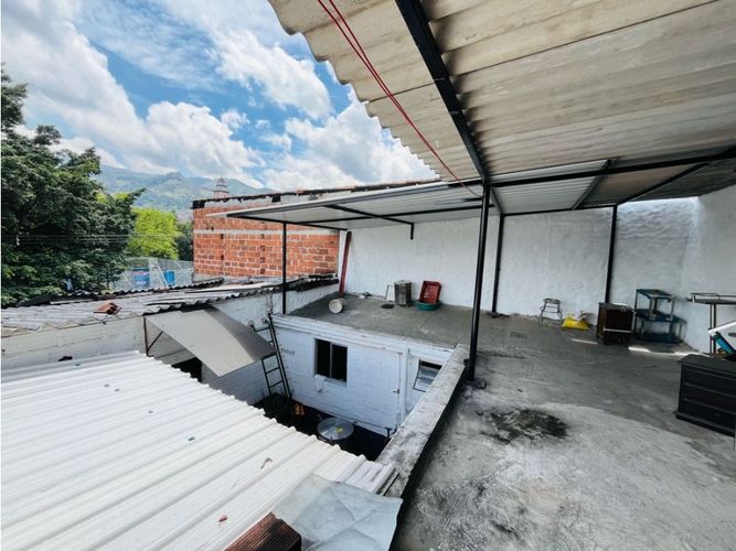 Casa de 4 alcobas en venta en La Milagrosa, Medellín, 140 m² · foto 12 de 16
