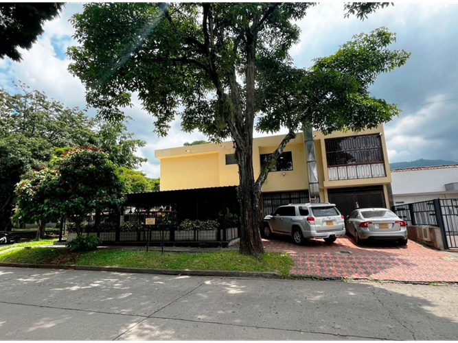 Casa de 4 alcobas en venta en La Flora, Cali, 394 m² · foto 1 de 11