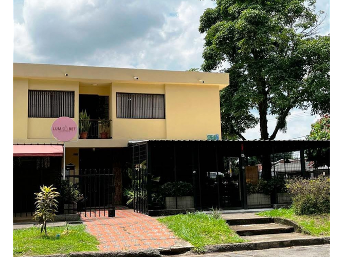 Casa de 4 alcobas en venta en La Flora, Cali, 394 m² · foto 2 de 11
