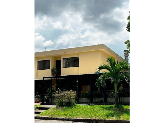 Casa de 4 alcobas en venta en La Flora, Cali, 394 m² · foto 3 de 11
