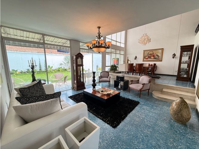 Casa de 4 alcobas en venta en La Flora, Cali, 270 m² · foto 2 de 24