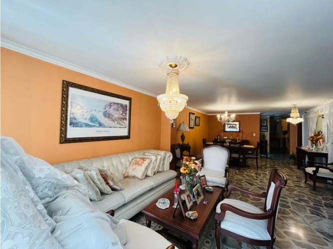 Apartamento de 4 alcobas en venta en Laureles, Medellín, 203 m² · foto 3 de 24