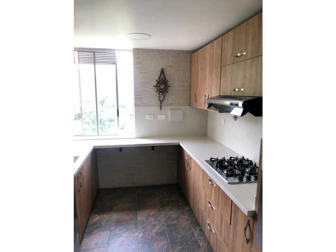 Apartamento de 4 alcobas en venta en Los Colores, Medellín, 185 m² · foto 2 de 24