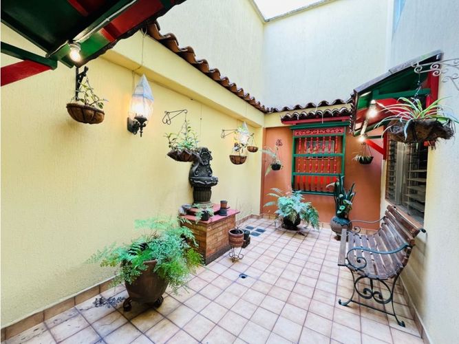 Apartamento de 4 alcobas en venta en Laureles, Medellín, 203 m² · foto 10 de 24