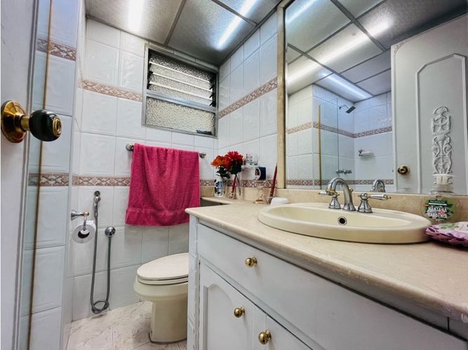 Apartamento de 4 alcobas en venta en Laureles, Medellín, 203 m² · foto 15 de 24