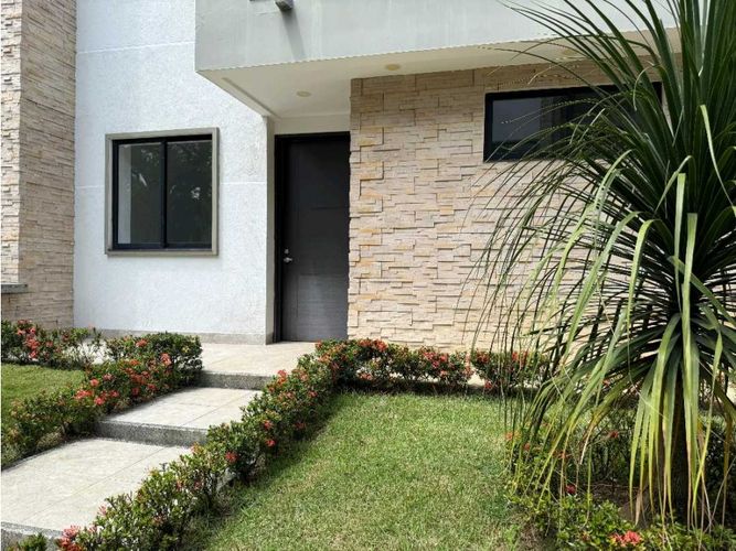Casa de 4 alcobas en venta en Las Mercedes, Jamundí, 300 m² · foto 2 de 18