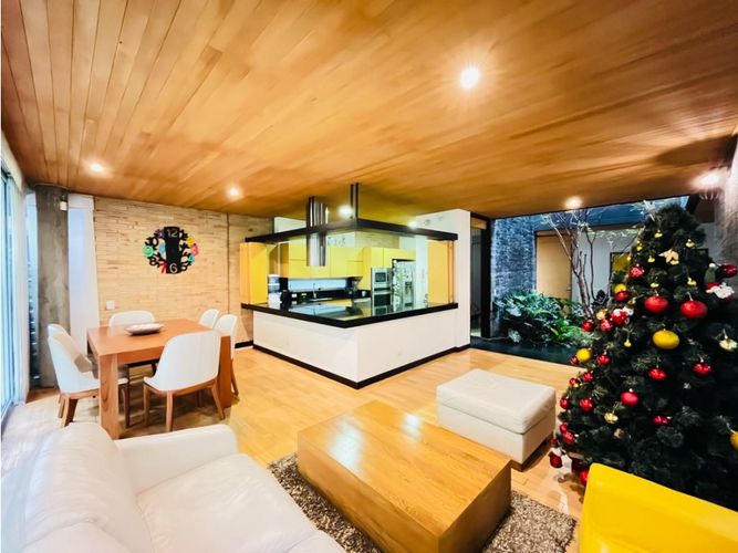 Casa de 5 alcobas en venta en Loma El Atravesado, Envigado, 345 m² · foto 3 de 24