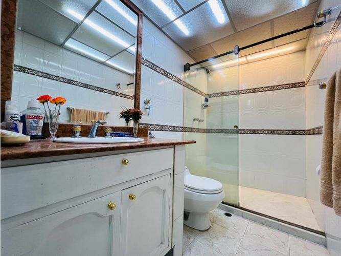 Apartamento de 4 alcobas en venta en Laureles, Medellín, 203 m² · foto 21 de 24