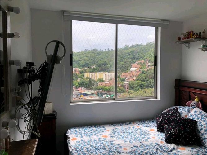 Apartamento de 4 alcobas en venta en Los Colores, Medellín, 185 m² · foto 18 de 24