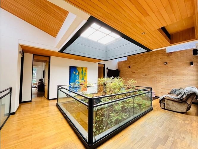Casa de 5 alcobas en venta en Loma El Atravesado, Envigado, 345 m² · foto 11 de 24