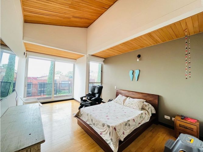 Casa de 5 alcobas en venta en Loma El Atravesado, Envigado, 345 m² · foto 12 de 24
