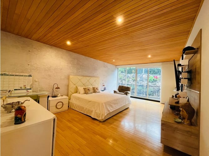 Casa de 5 alcobas en venta en Loma El Atravesado, Envigado, 345 m² · foto 18 de 24