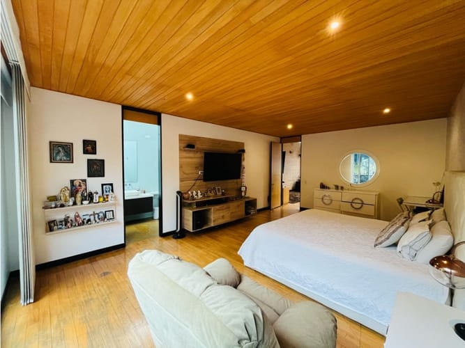 Casa de 5 alcobas en venta en Loma El Atravesado, Envigado, 345 m² · foto 19 de 24