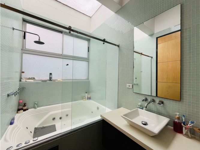 Casa de 5 alcobas en venta en Loma El Atravesado, Envigado, 345 m² · foto 21 de 24