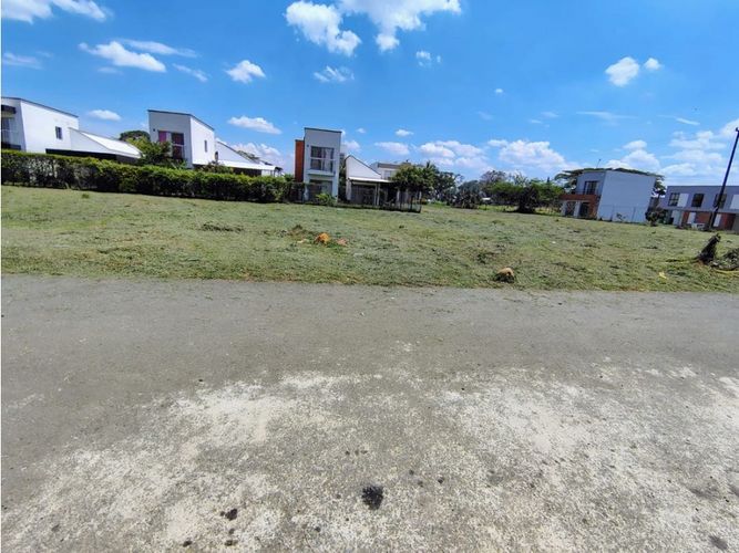Lote en venta en Cr. Los Naranjos, Jamundí, 300 m² · foto 2 de 3