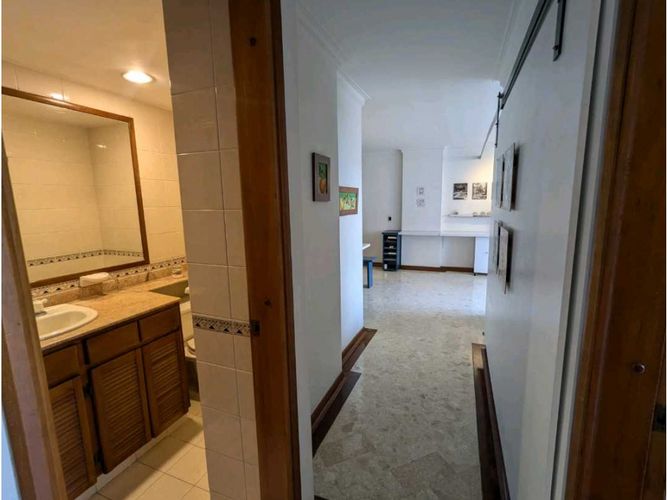 Apartamento de 4 alcobas en arriendo en Castropol, Medellín, 130 m² · foto 3 de 21