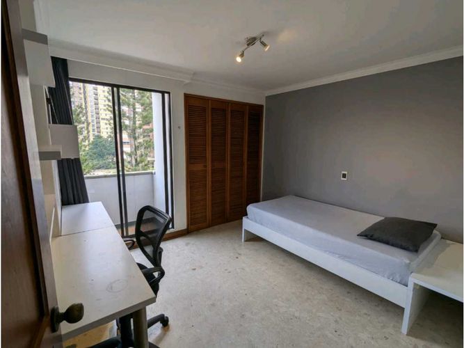 Apartamento de 4 alcobas en arriendo en Castropol, Medellín, 130 m² · foto 4 de 21