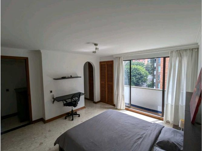 Apartamento de 4 alcobas en arriendo en Castropol, Medellín, 130 m² · foto 11 de 21