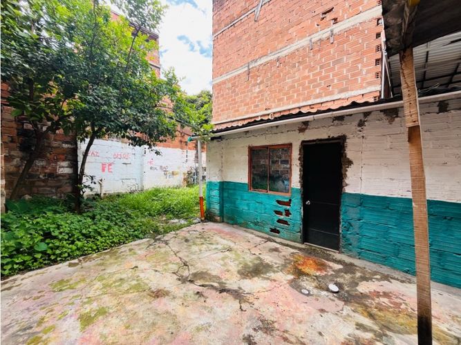 Casa de 6 alcobas en venta en Miraflores, Medellín, 256 m² · foto 2 de 15