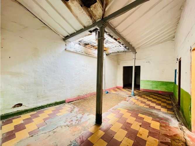 Casa de 6 alcobas en venta en Miraflores, Medellín, 256 m² · foto 3 de 15