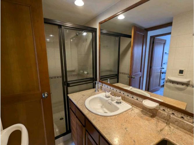 Apartamento de 4 alcobas en arriendo en Castropol, Medellín, 130 m² · foto 13 de 21