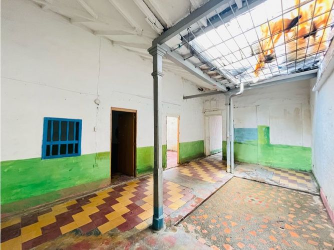 Casa de 6 alcobas en venta en Miraflores, Medellín, 256 m² · foto 4 de 15