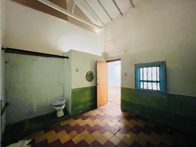 Casa de 6 alcobas en venta en Miraflores, Medellín, 256 m² · foto 8 de 15