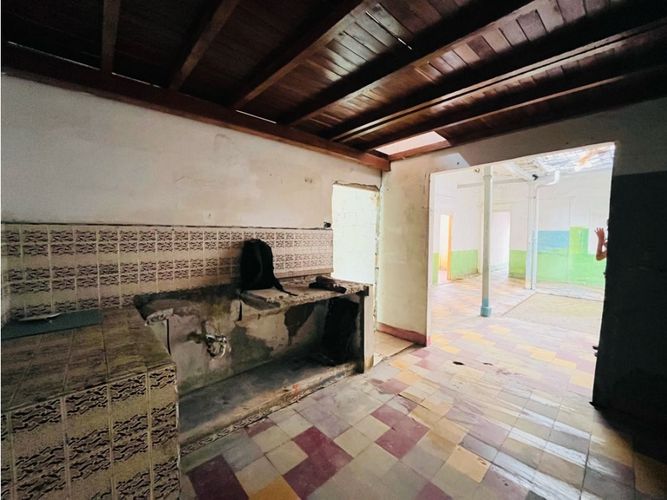 Casa de 6 alcobas en venta en Miraflores, Medellín, 256 m² · foto 9 de 15