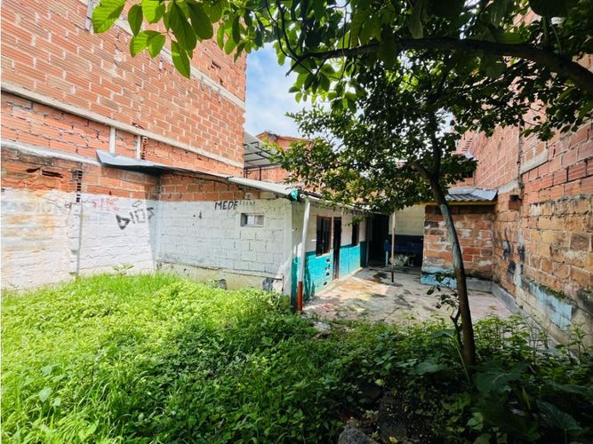 Casa de 6 alcobas en venta en Miraflores, Medellín, 256 m² · foto 14 de 15