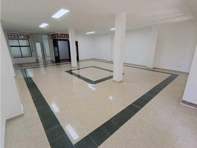 Local en arriendo en Suramericana, Medellín, 180 m² · foto 2 de 10