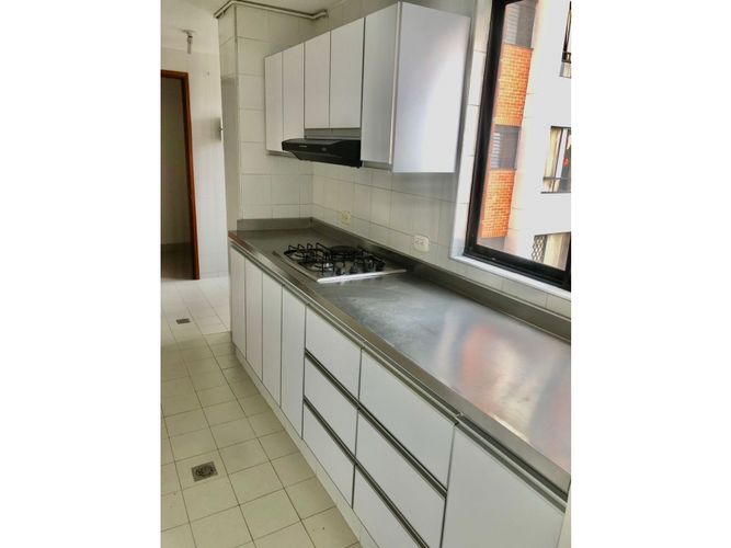 Apartamento de 4 alcobas en venta en El Gran Limonar Cataya, Cali, 108 m² · foto 2 de 14