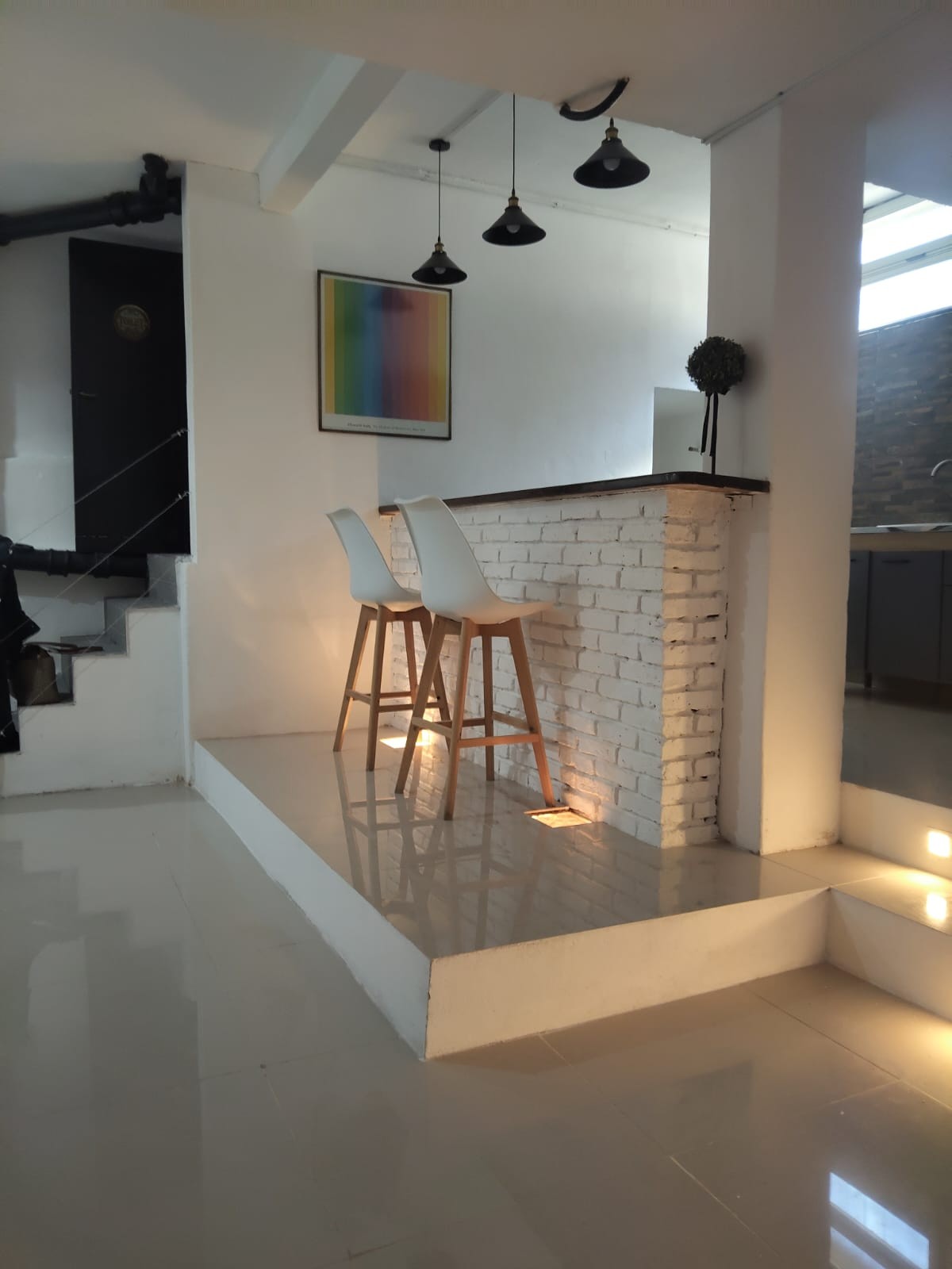 Luminoso y Exclusivo Apartamento de 3 Dormitorios en Subsuelo, con Ventanas en Todos sus Ambientes, Ubicado Estratégicamente en Nueva Palmira y Defensa.