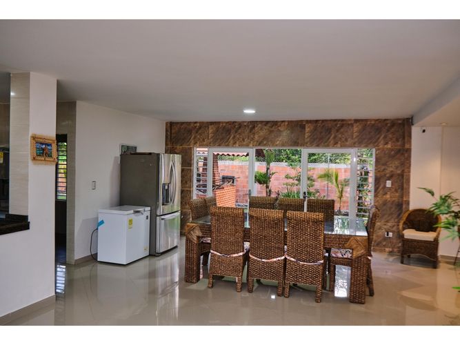 Casa de 7 alcobas en venta en Santa Elena, Cali, 300 m² · foto 3 de 24