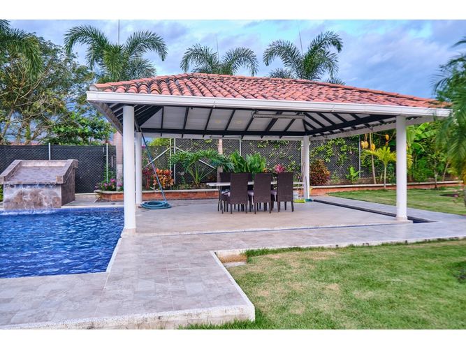 Casa de 7 alcobas en venta en Santa Elena, Cali, 300 m² · foto 7 de 24
